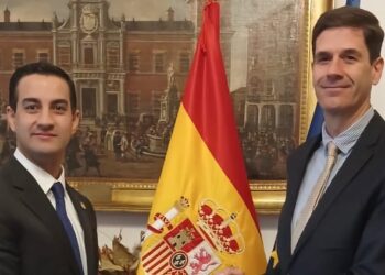 Hector Infante presents Copies of his Credentials as new ambassador of Panama