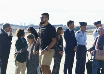 Llegan a España los dos aviones militares con 240 españoles repatriados desde Líbano