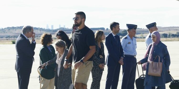 Llegan a España los dos aviones militares con 240 españoles repatriados desde Líbano