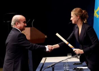 Leonor defiende la democracia y advierte contra “los totalitarismos” en los Premios Princesa de Asturias