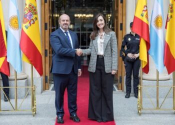Pedro Rollán receives the Argentine vice president, who will not have any meeting with the Government