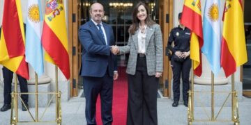 Pedro Rollán receives the Argentine vice president, who will not have any meeting with the Government