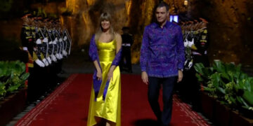 Pedro Sánchez y su esposa, Begoña Gómez, durante la cumbre del G-20, en Bali, el 15 de noviembre de 2022