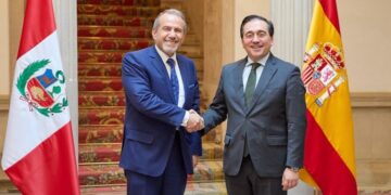 Albares y su homólogo de Perú firman el nuevo Marco de Asociación País