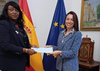 La nueva embajadora de Gabón presenta sus Copias de Estilo