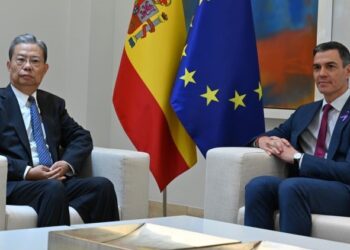 Sánchez aborda con el presidente de la Asamblea Nacional de China “los grandes desafíos a la paz”
