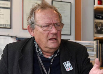 ‘Elogio de la desobediencia’ by the Polish writer Adam Michnik