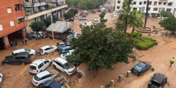Albares da instrucciones a Embajadas y Consulados para atender a familiares de víctimas de la DANA