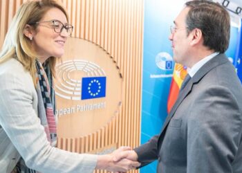 Albares will discuss the official status of Catalan in the European Parliament on Monday with Metsola