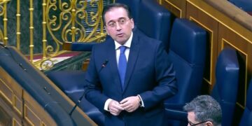 Albares niega que España vaya a ceder el espacio aéreo del Sáhara a Marruecos