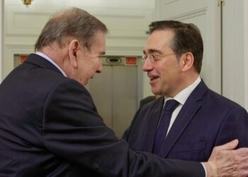 Albares announces the granting of political asylum to Edmundo González Urrutia