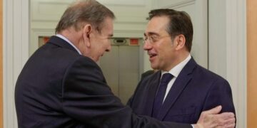 Albares announces the granting of political asylum to Edmundo González Urrutia