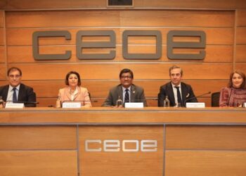 Ecuador invita a las empresas españolas a colaborar en energía e infraestructuras