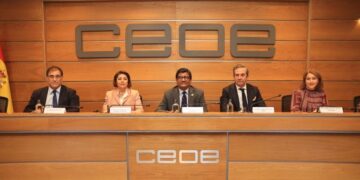 Ecuador invites Spanish companies to collaborate in energy and infrastructure