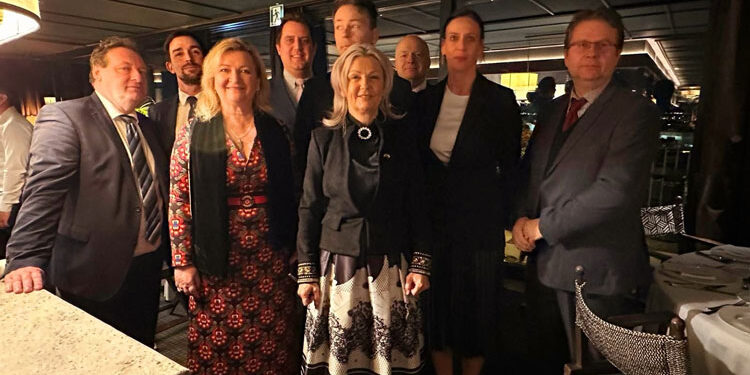 Cena de gala de la Embajada de Hungría para despedir la Presidencia de la UE