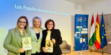 Presentación del libro Los Papeles Secretos de Pape, de Alexandra Ciniglio