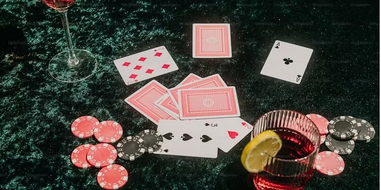 Un Recorrido por la Historia del Póker: Desde sus Orígenes hasta la Era Digital