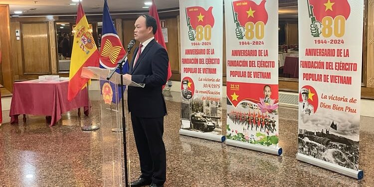 Vietnam desea profundizar su cooperación en Defensa con España