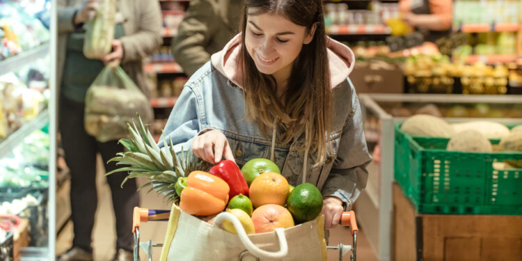Spaniards make better use of food and water at home