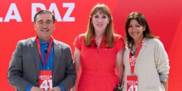 Albares advierte en el Congreso del PSOE contra una “ultraderecha que cree que ha llegado su momento”