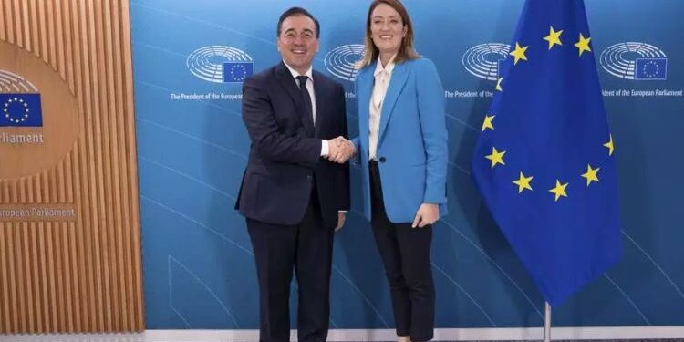 Albares asks Metsola again for the use of the co-official languages in the European Parliament “without talking about deadlines”