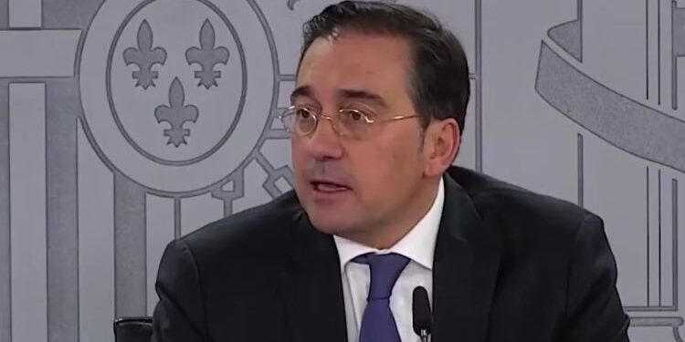 Foreign Ministry keeps the Embassy in Damascus open and could appoint a “special envoy for Syria”