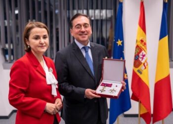 Romania honours Albares for contributing to the development of Spanish-Romanian relations