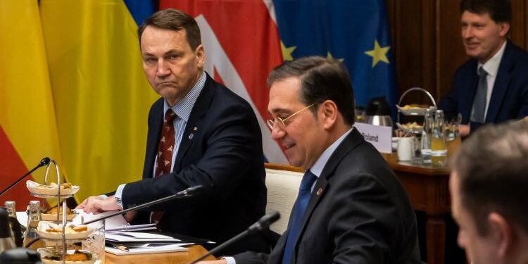 Albares takes up the issue of co-official languages ​​in view of the upcoming Polish presidency