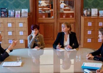 Albares prepara en París la Conferencia sobre Financiación para el Desarrollo de Sevilla