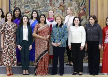 Queen Sofia receives in audience the Board of Directors of AIDE