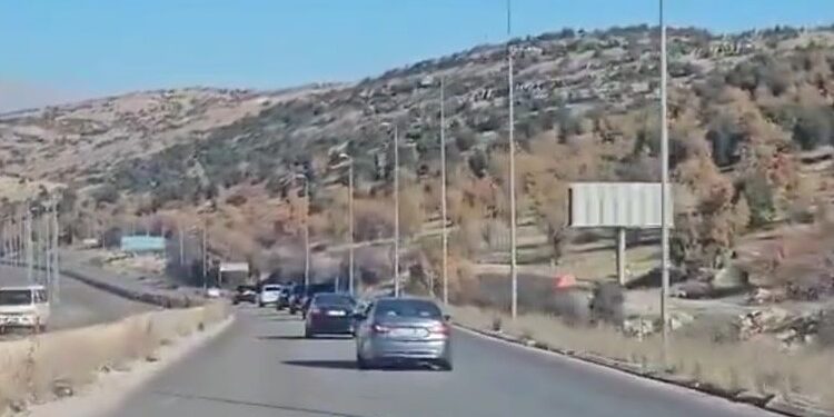 Foreign Ministry evacuates 26 Spaniards from Syria and Albares calls for Al Golani to be tried “for his actions”