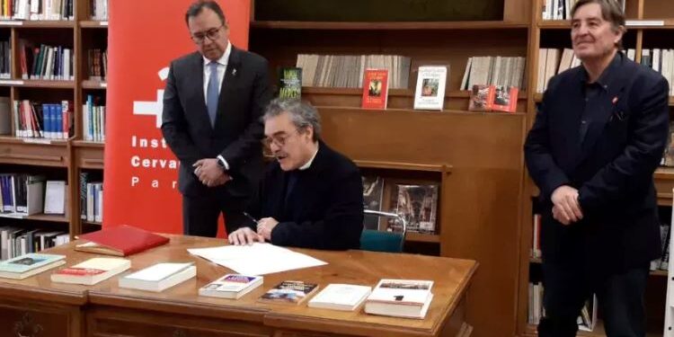 El Cervantes de París recibe 300 ejemplares de la biblioteca personal de Gabriel García Márquez