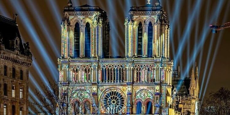 Exteriores da por “hablado y aclarado” su desencuentro con Casa Real respecto a Notre Dame