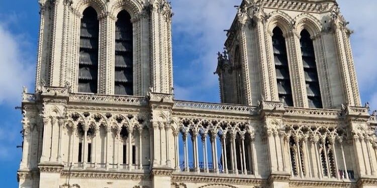 PP criticises Sánchez’s absence at Notre Dame and the Government responds that only heads of state attended