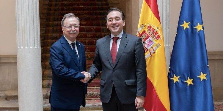 Albares promises the President of Ceuta the “gradual” opening of a “conventional” commercial customs office