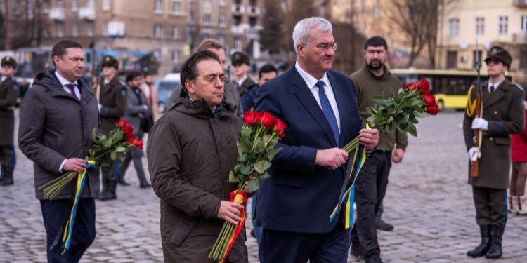 Albares asiste a la inauguración del primer centro UNESCO en Ucrania, financiado por AECID