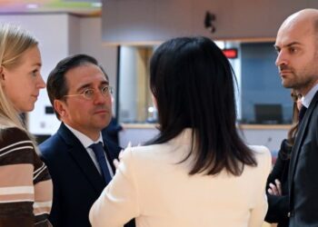 La UE anuncia el levantamiento gradual de las sanciones a Siria, en línea con la propuesta de Albares