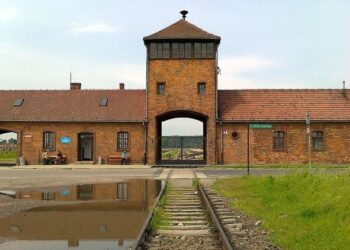 Los Reyes asisten en Polonia a los actos del 80 aniversario del campo de Auschwitz