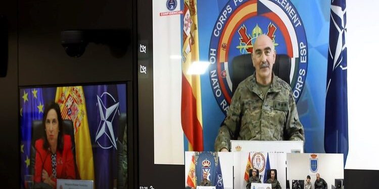 Robles destaca el papel de las tropas españolas en el Flanco Este de la OTAN