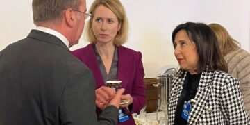 Margarita Robles anuncia el próximo envío de diez generadores eléctricos a Ucrania