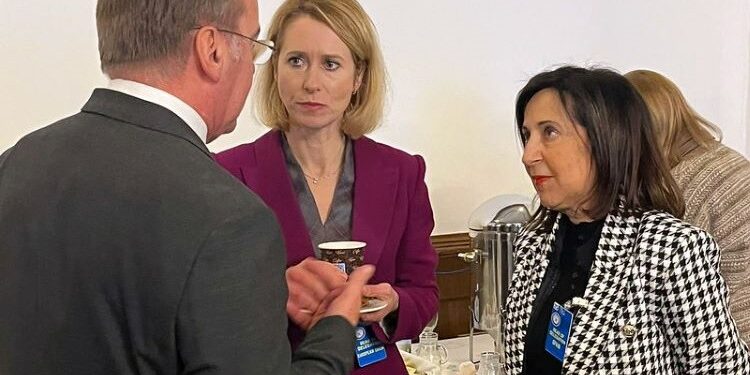 Margarita Robles announces the upcoming shipment of ten electric generators to Ukraine