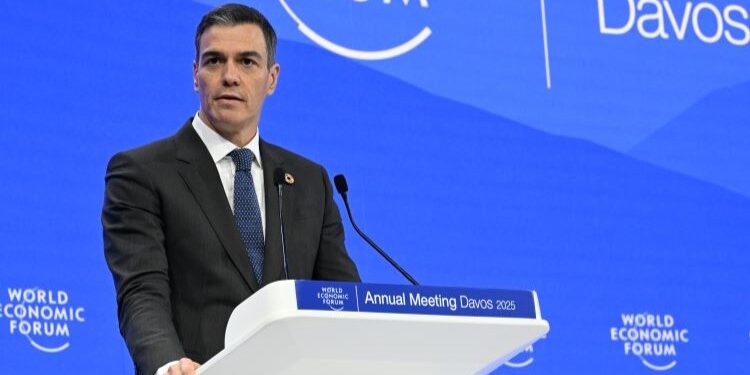 Sánchez anuncia en Davos sus tres propuestas a la UE para frenar a los magnates de las redes sociales