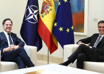 Rutte advierte a Sánchez de “la urgente necesidad” de invertir más en defensa