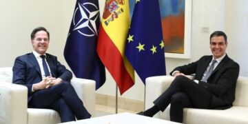 Rutte advierte a Sánchez de “la urgente necesidad” de invertir más en defensa