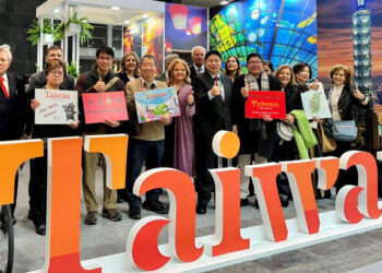 Numerosos invitados en la inauguración del stand de Taiwán en Fitur