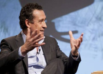 Footballer Valdano talks about literature and sport at the Instituto Cervantes
