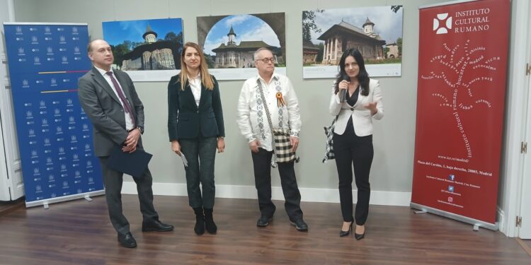 Una exposición de fotografías de Tudorel Ilie centran los actos del Día de la Cultura Nacional de Rumania y Moldavia