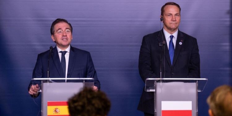 Albares assures that the Polish Presidency has committed to including the co-official Spanish languages ​​in its agenda