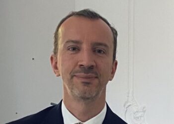 Javier Parrondo announces, in Spanish and Guaraní, his debut as ambassador in Paraguay