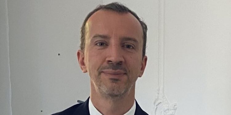 Javier Parrondo announces, in Spanish and Guaraní, his debut as ambassador in Paraguay